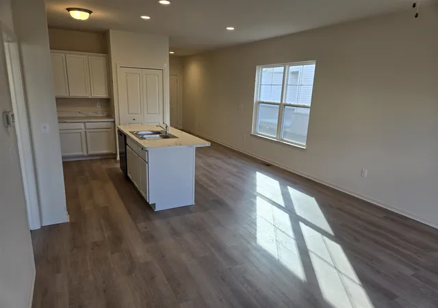 4th image of 4264 Plum Village Cir #40, Monroe, MI 48161 | MLS# 70527843