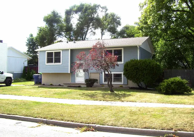 Photo 2 of Single family home for sale at 1012 Taylor St, Bay City, MI 48708 | MLS# 50220112 | Listing updated on 2026-08-28