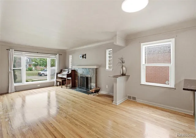 2nd image of 21251 Huntington Ave, Harper Woods, MI 48225 | MLS# 61017139