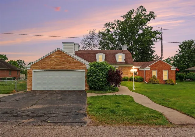 Photo 2 of Single family home for sale at 140 Meadowwood Ct, Decatur, MI 49045 | MLS# 70533940 | Listing updated on 2026-07-24