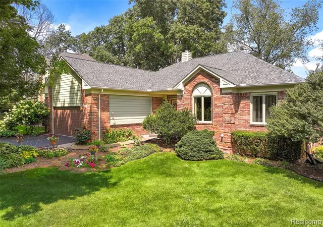 Photo 2 of Sale Pending at 2050 Shire Ct, Commerce Twp, MI 48382 1786 | MLS# 61023301 | Listing updated on 2026-09-06