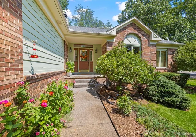 Photo 3 of Sale Pending at 2050 Shire Ct, Commerce Twp, MI 48382 1786 | MLS# 61023301 | Listing updated on 2026-09-06
