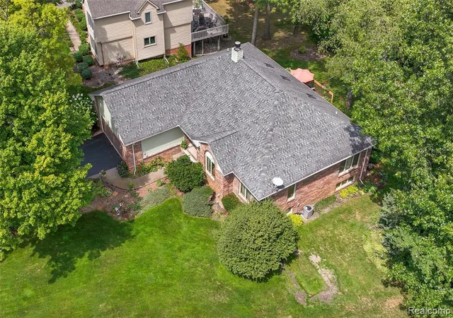 Photo 4 of Sale Pending at 2050 Shire Ct, Commerce Twp, MI 48382 1786 | MLS# 61023301 | Listing updated on 2026-09-06