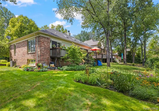 Photo 5 of Sale Pending at 2050 Shire Ct, Commerce Twp, MI 48382 1786 | MLS# 61023301 | Listing updated on 2026-09-06