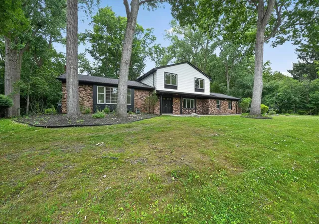 Homes for sale in West Bloomfield, MI | 2049 Shore Hill Dr, West Bloomfield, MI 48323 | MLS# 50214414