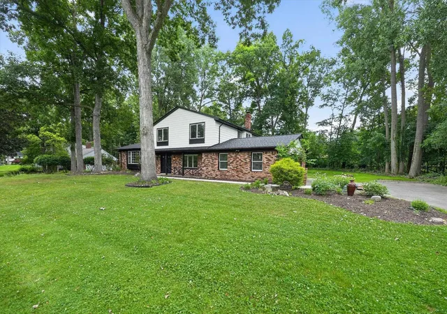 Homes for sale in West Bloomfield, MI | 2049 Shore Hill Dr, West Bloomfield, MI 48323 | MLS# 50214414
