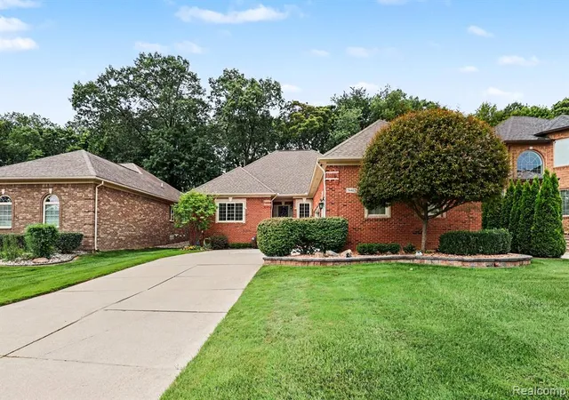 Photo 2 of Sale Pending at 59413 Glacier Clb Dr, Washington, MI 48094 | MLS# 61016638 | Listing updated on 2026-08-29