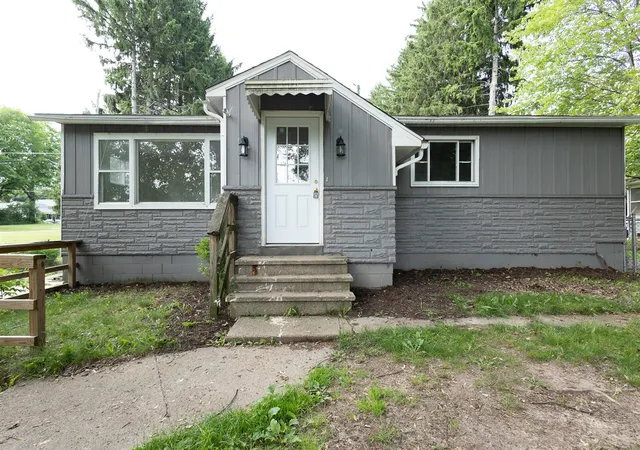 Homes for sale in Greenville, MI | 9470 Peck Rd, Greenville, MI 48838 | MLS# 70538556