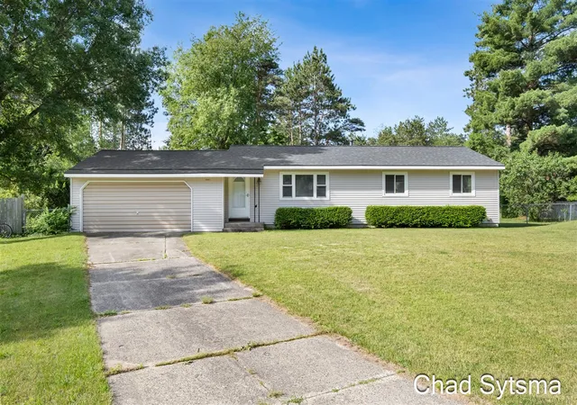 Homes for sale in Lowell, MI | 1643 Stonewood Dr, Lowell, MI 49331 | MLS# 70544354