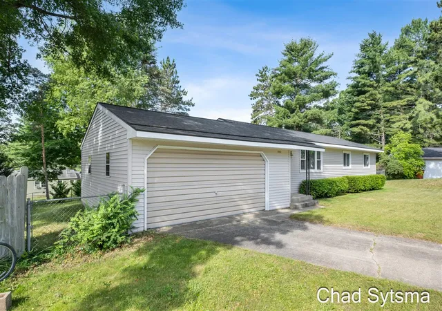 Homes for sale in Lowell, MI | 1643 Stonewood Dr, Lowell, MI 49331 | MLS# 70544354