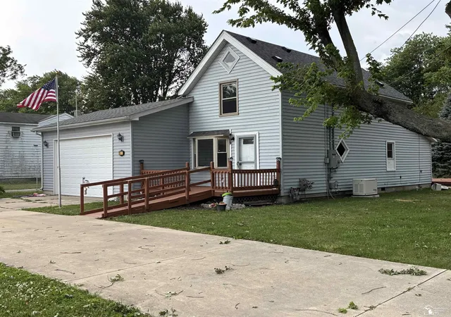 Homes for sale in Luna Pier, MI | 11113 Harold Dr, Luna Pier, MI 48157 | MLS# 50213760