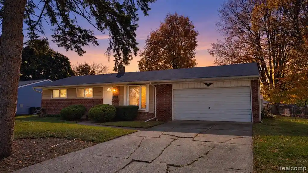 Single family home for sale at 6155 Grace K Dr, Waterford, MI 48329 1328 | MLS# 61041331