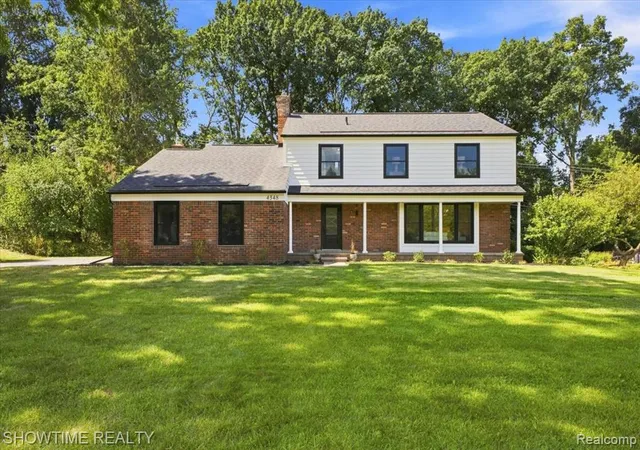 Photo 1 of Sale Pending at 4348 Covered Bridge Rd, Bloomfield Hills, MI 48302 1825 | MLS# 61025131 | Listing updated on 2026-09-12
