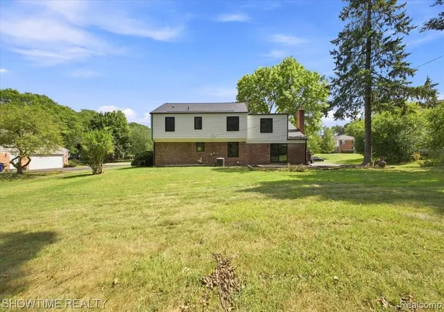 Photo 35 of Sale Pending at 4348 Covered Bridge Rd, Bloomfield Hills, MI 48302 1825 | MLS# 61025131 | Listing updated on 2026-09-12