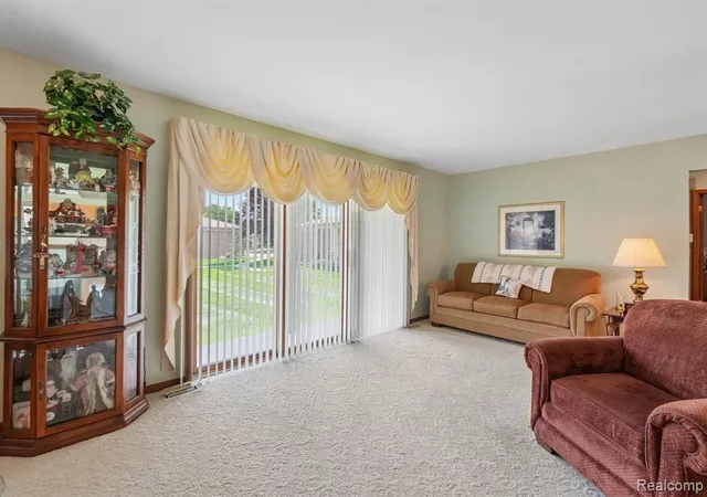 Listing Photo 4 - Condo for sale in building located at 49747 Jefferson Ct, Shelby Township, MI 48315