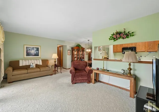 Listing Photo 5 - Condo for sale in building located at 49747 Jefferson Ct, Shelby Township, MI 48315