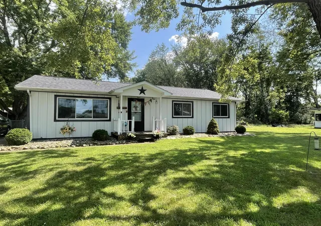 2nd image of 28624 Wilson Dr, Dowagiac, MI 49047 | MLS# 70553464