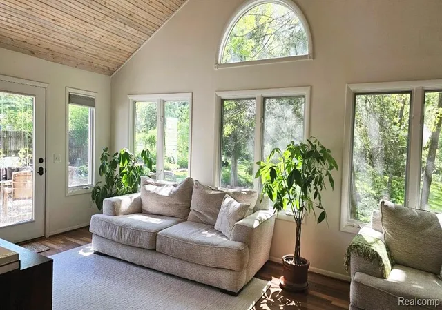 Photo 3 of Single Family Residence at 950 Fuller Ln, White Lake, MI 48386 | MLS# 60996682 | | Sold on 2026-06-26