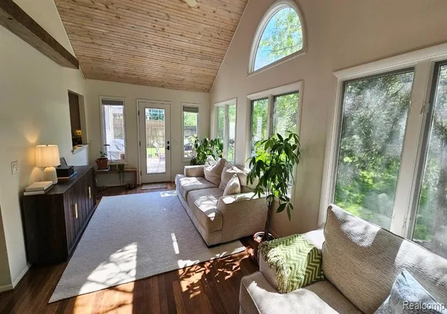 Photo 4 of Single Family Residence at 950 Fuller Ln, White Lake, MI 48386 | MLS# 60996682 | | Sold on 2026-06-26