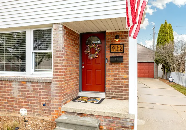 Photo 3 of Sale Pending at 922 Cedarhill, Royal Oak, MI 48067 | MLS# 70519731 | Listing updated on 2026-03-22