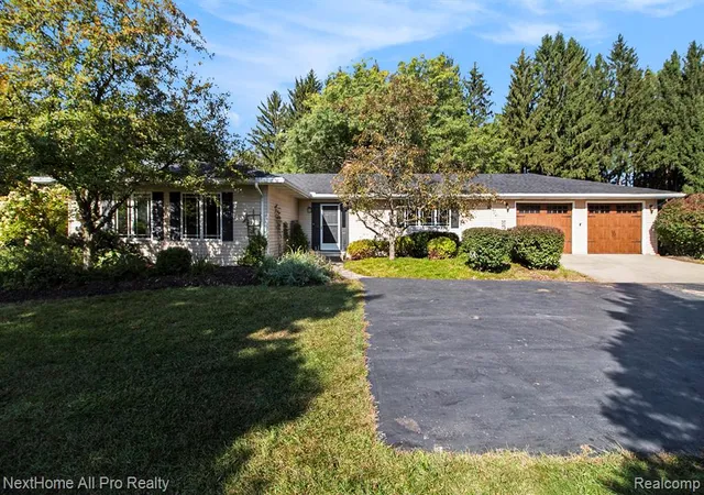 Homes for sale in Northville, MI | 7195 Curtis Rd, Northville, MI 48168 | MLS# 60935373