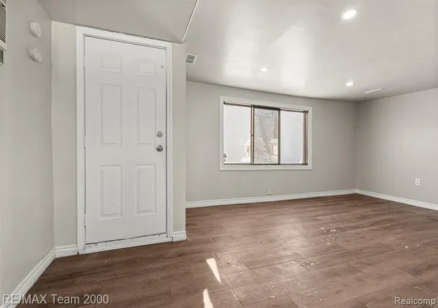 Photo 4 of Single family home for sale at 1236 E Evelyn Ave, Hazel Park, MI 48030 | MLS# 60967365 | Listing updated on 2026-08-25