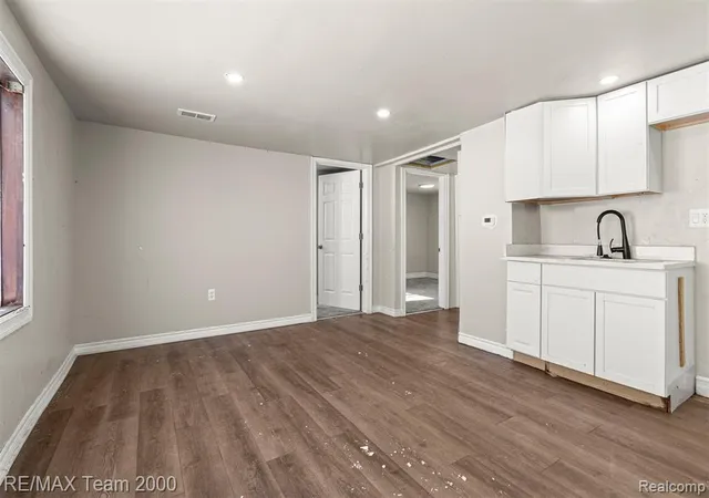 Photo 5 of Single family home for sale at 1236 E Evelyn Ave, Hazel Park, MI 48030 | MLS# 60967365 | Listing updated on 2026-08-25