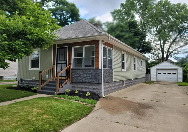 Homes for sale in Jackson, MI | 127 N Thompson St, Jackson, MI 49202 | MLS# 70543444