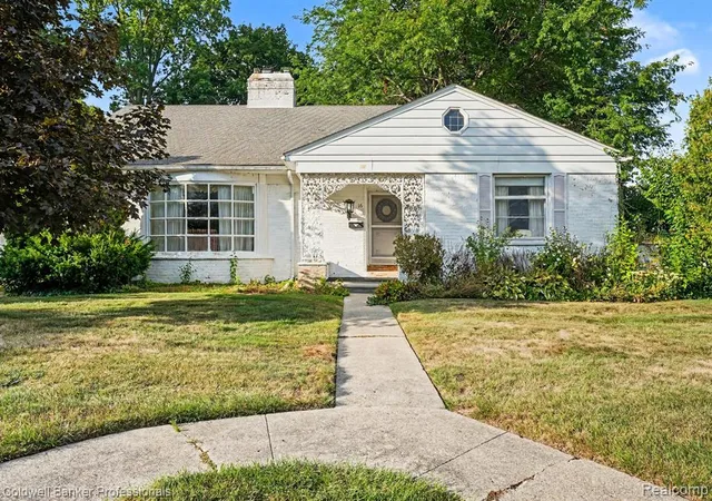 Photo 2 of Single family home for sale at 16 Hawthorne Rd, Grosse Pointe Shores, MI 48236 1411 | MLS# 61025600 | Listing updated on 2026-09-13