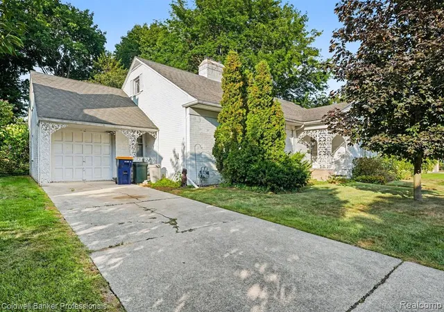 Photo 3 of Single family home for sale at 16 Hawthorne Rd, Grosse Pointe Shores, MI 48236 1411 | MLS# 61025600 | Listing updated on 2026-09-13