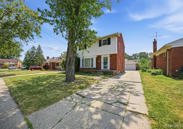 Photo 3 of Single family home for sale at 18332 Spring Ct, Fraser, MI 48026 | MLS# 61017291 | Listing updated on 2026-09-05
