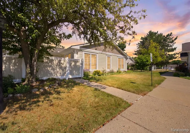 Listing Photo 3 - Condo for sale in building located at 22899 Talford St, Novi, MI 48375