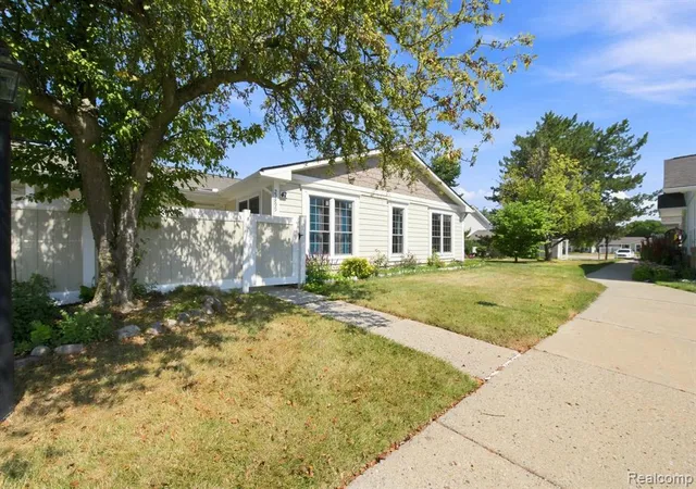 Listing Photo 4 - Condo for sale in building located at 22899 Talford St, Novi, MI 48375