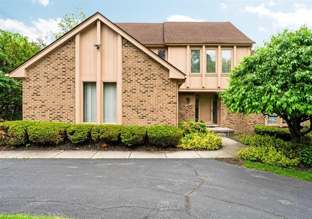 2nd image of 33801 York Ridge St, Farmington Hills, MI 48331 | MLS# 70533902