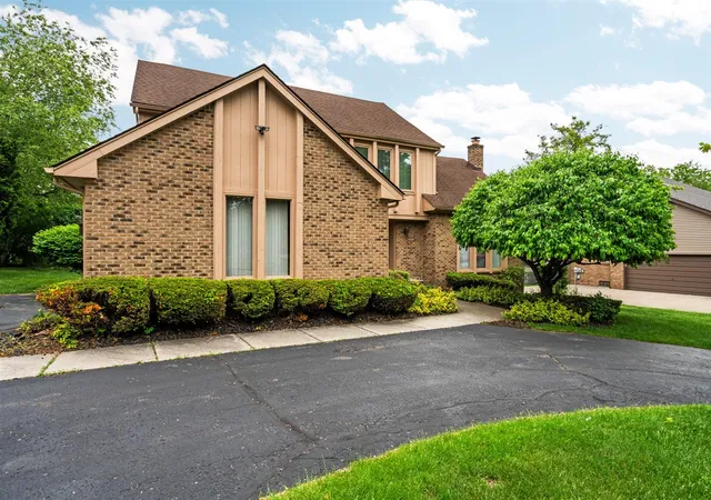 3rd image of 33801 York Ridge St, Farmington Hills, MI 48331 | MLS# 70533902