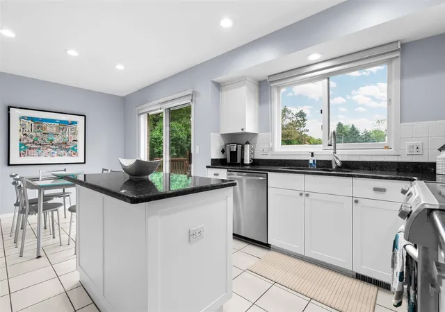 5th image of 33801 York Ridge St, Farmington Hills, MI 48331 | MLS# 70533902