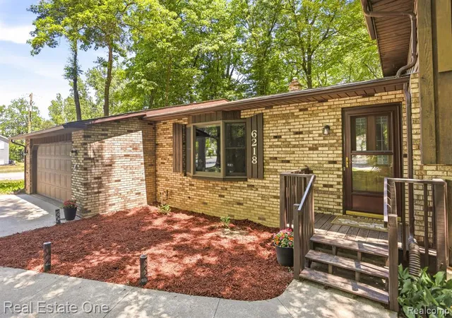 Homes for sale in Midland, MI | 6218 Sturgeon Creek Pkwy, Midland, MI 48640 | MLS# 61000733