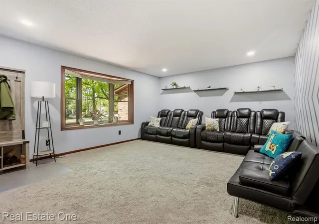 Homes for sale in Midland, MI | 6218 Sturgeon Creek Pkwy, Midland, MI 48640 | MLS# 61000733