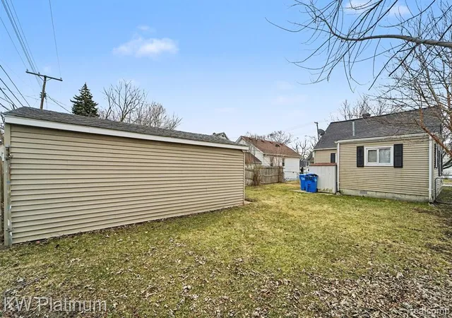 Homes for sale in Warren, MI | 7527 Toepfer Rd, Warren, MI 48091 | MLS# 60973162