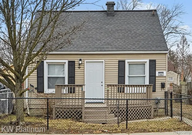 Homes for sale in Warren, MI | 7527 Toepfer Rd, Warren, MI 48091 | MLS# 60973162