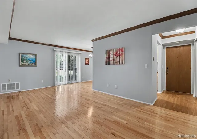 4th image of 29890 W 12 Mile Rd Rd, Farmington Hills, MI 48334