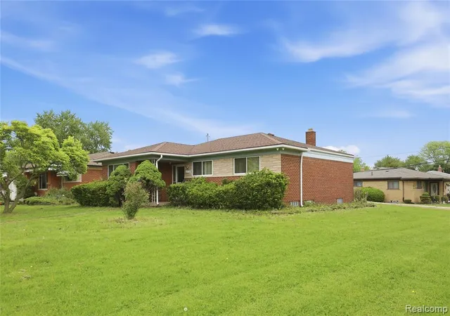 Homes for sale in Warren, MI | 29108 Dover Ave, Warren, MI 48088 | MLS# 60995855