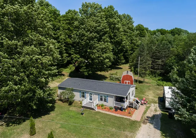 2nd image of 223 Pinecrest Ln, Beulah, MI 49617 | MLS# 80070787