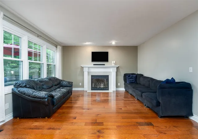 Photo 4 of Single family home for sale at 7135 Loma Linda Dr, Rockford, MI 49341 | MLS# 70550578 | Listing updated on 2026-10-07