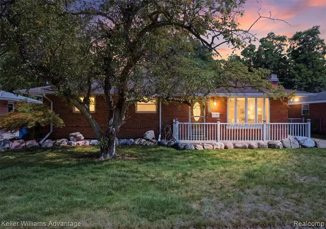 Photo 1 of Sale Pending at 5221 Hayes St, Wayne, MI 48184 2294 | MLS# 61025532 | Listing updated on 2026-08-30