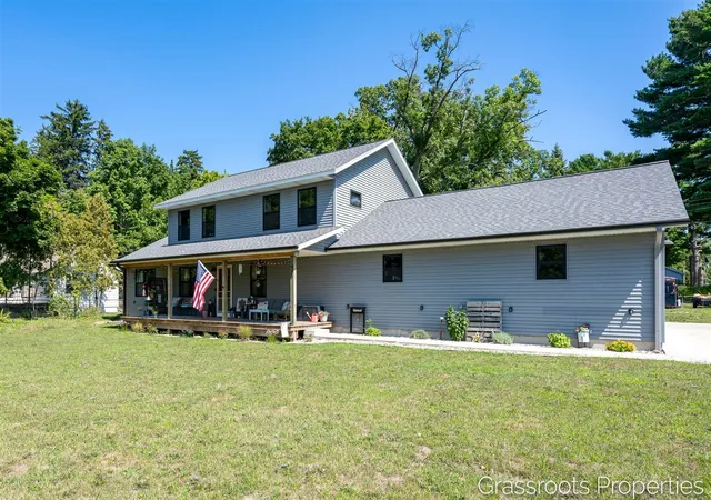Photo 2 of Single family home for sale at 939 S Mears Ave, Whitehall, MI 49461 | MLS# 70555448 | Listing updated on 2026-09-18