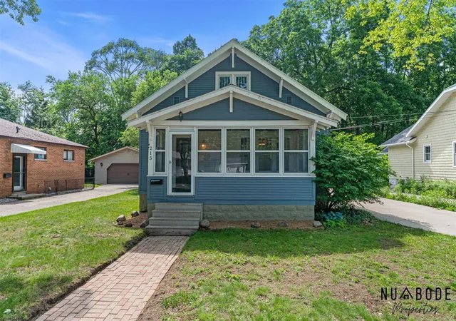 Homes for sale in Spring Lake, MI | 215 Williams St, Spring Lake, MI 49456 | MLS# 70542066
