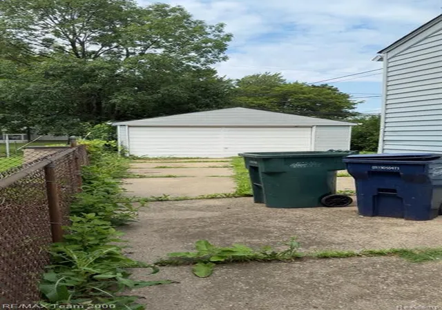 Homes for sale in Lincoln Park, MI | 1774 Detroit Ave, Lincoln Park, MI 48146 | MLS# 61007851