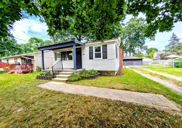 2nd image of 3918 Mapleleaf Rd, Waterford, MI 48328 | MLS# 70553442