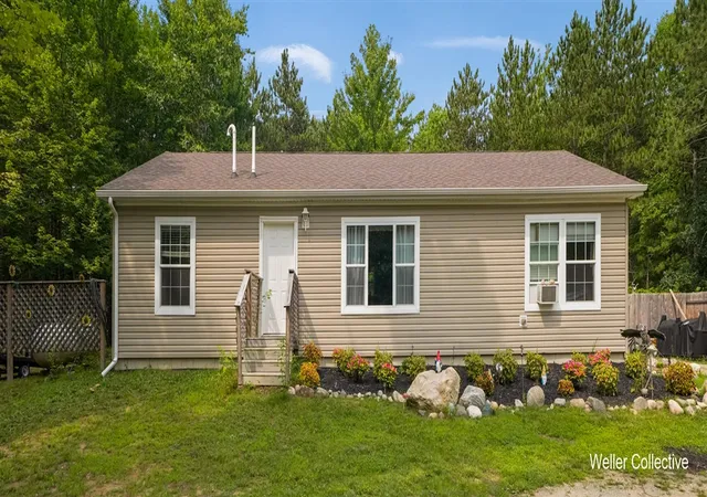 1st image of 4959 W Jack Pine Dr, Grant, MI 49327 | MLS# 70552129